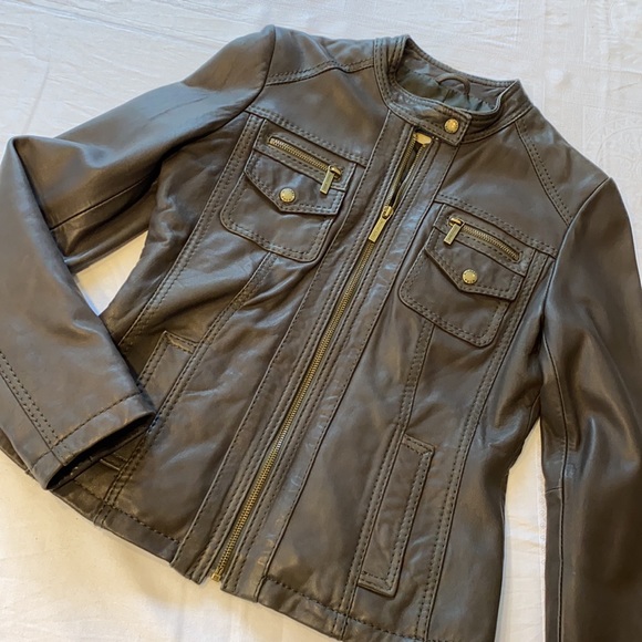 Michael Kors brown leather jacket. Perfect fit. Soft leather. Brown. Size small - Picture 10 of 10